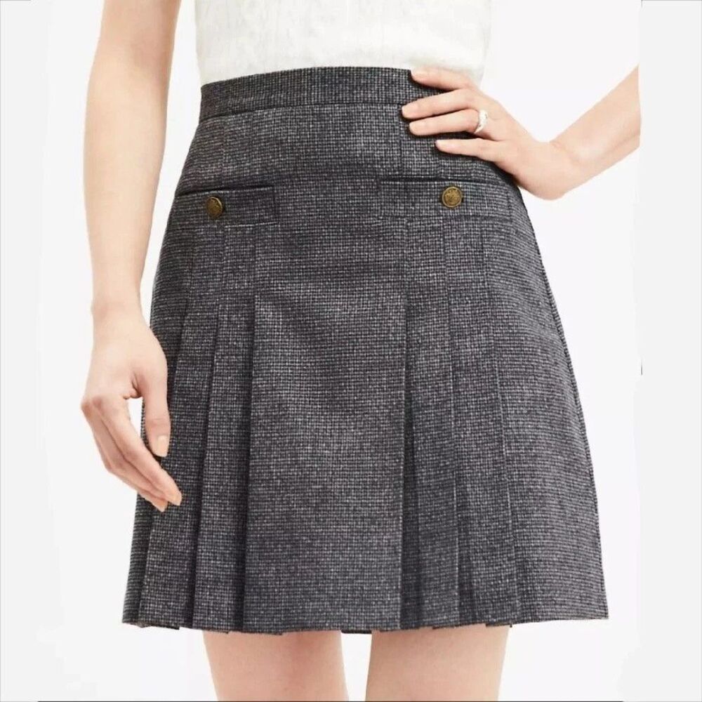 LOFT Houndstooth Pleat Mini Skirt 12 Gray Academia Old Money Preppy Crest Button